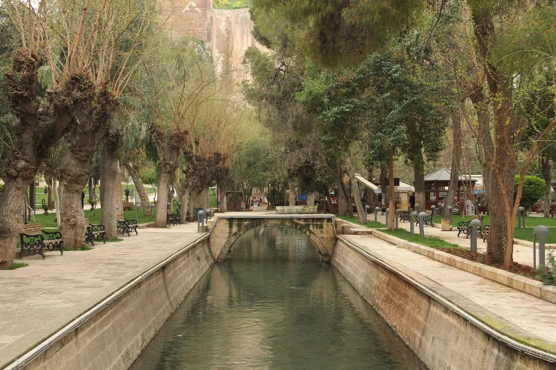 Şanlıurfa'daki Balyklygöl — İbrahim'in kutsal göleti